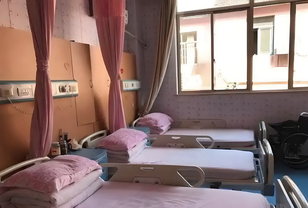 深圳积分入户电话_这版超人如何应对特朗普的时代 不要况发种情让这生